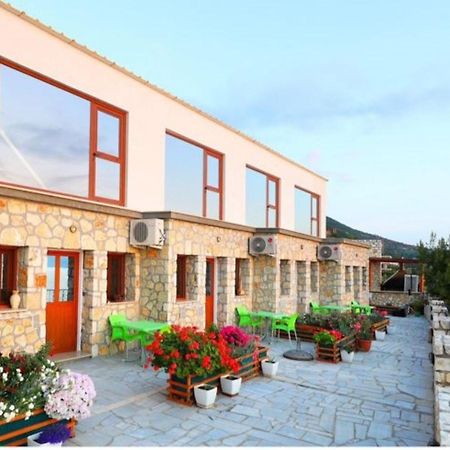 Vila Dena Vlore Luaran gambar