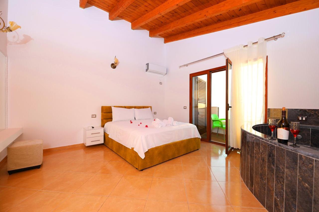 Vila Dena Vlore Luaran gambar