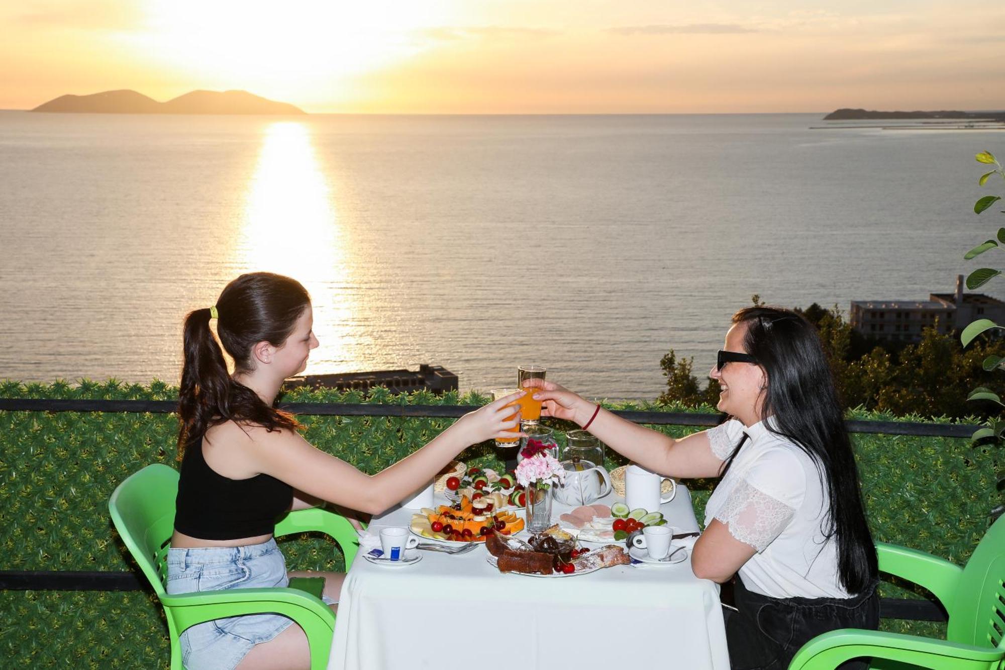 Vila Dena Vlore Luaran gambar