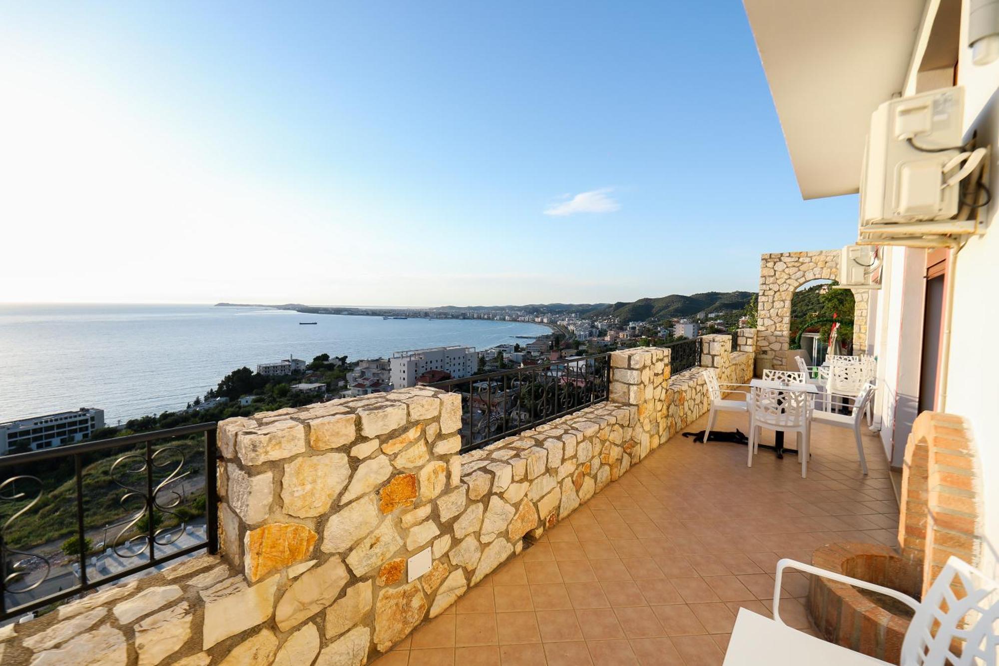 Vila Dena Vlore Luaran gambar