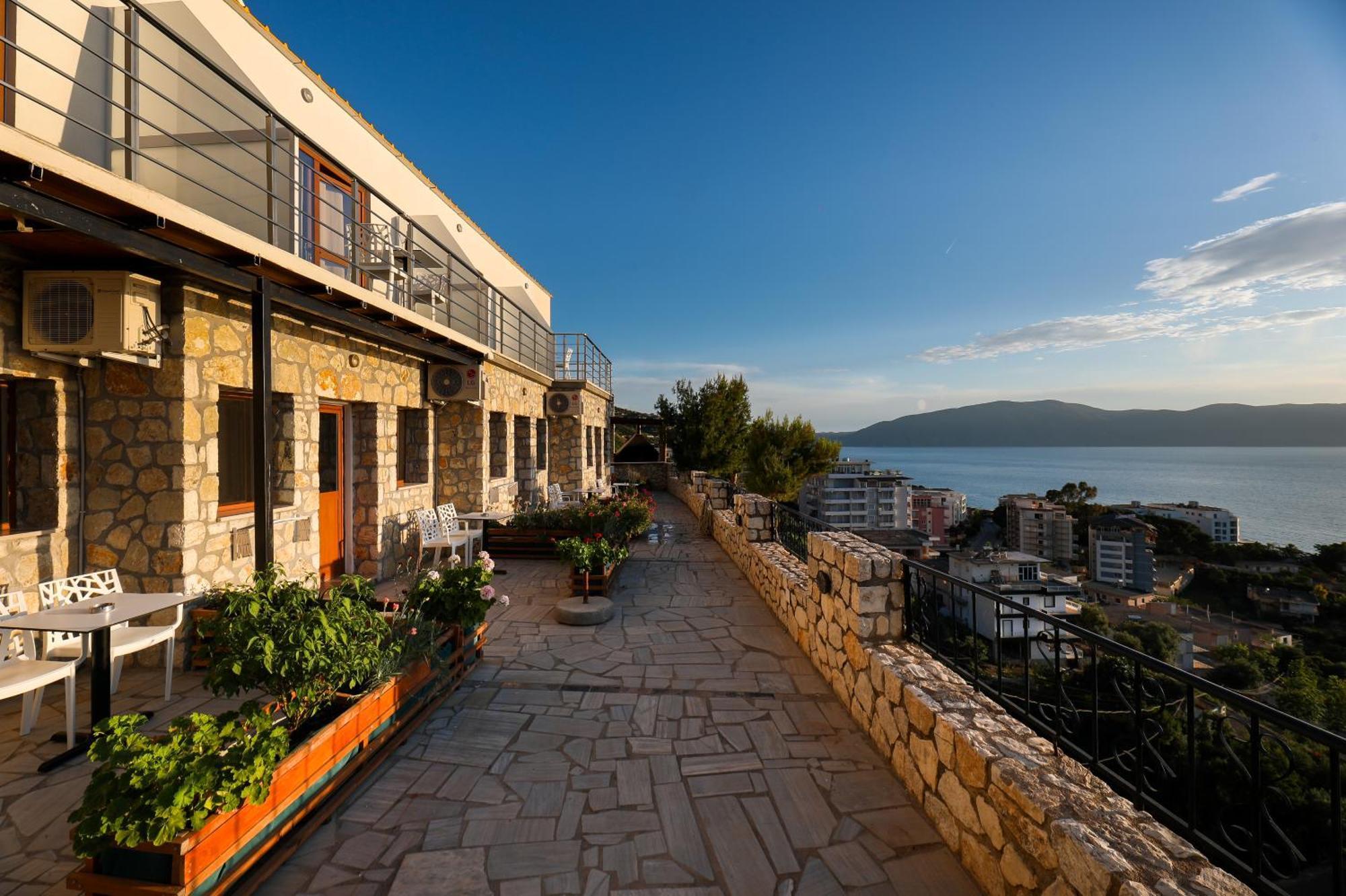 Vila Dena Vlore Luaran gambar