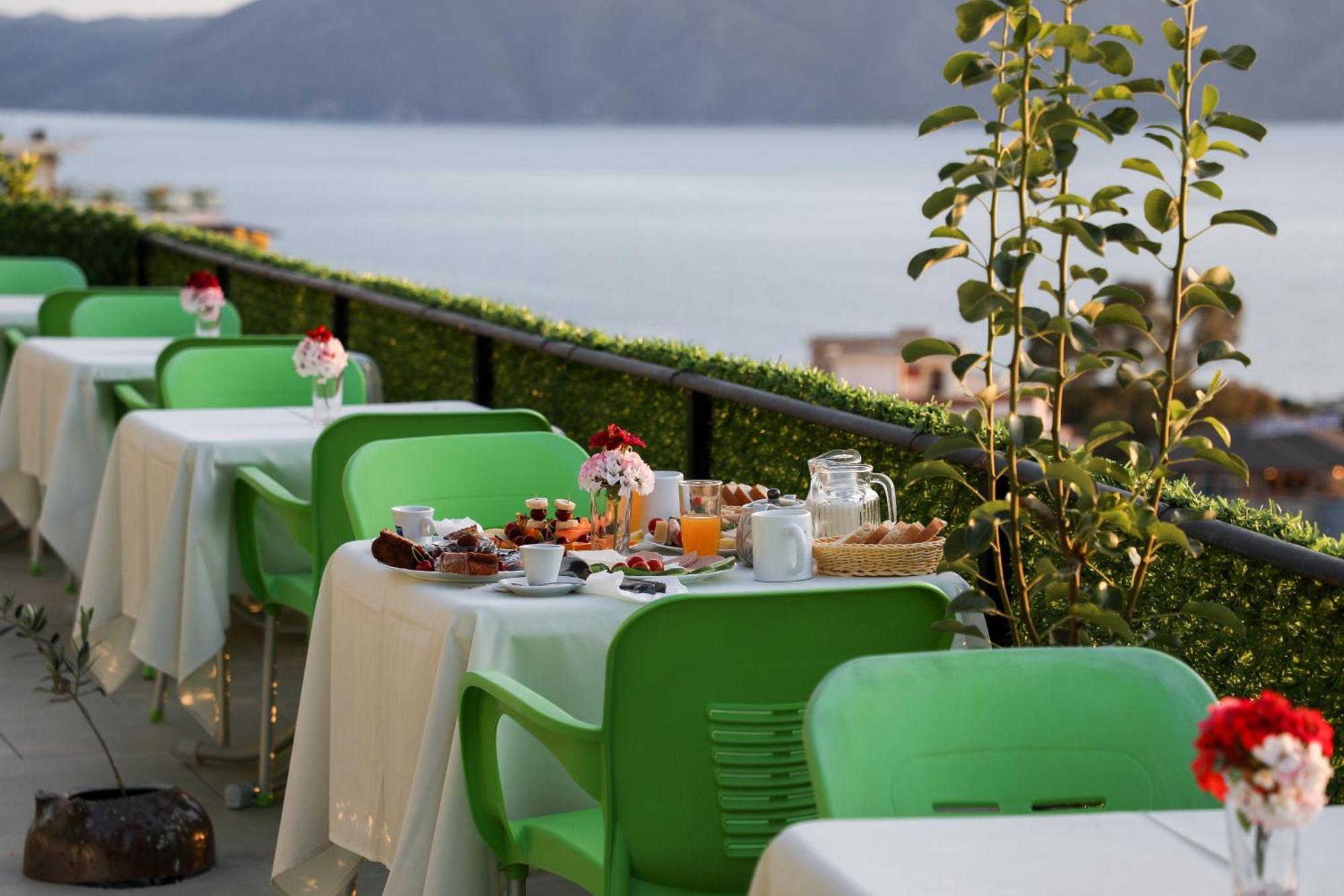 Vila Dena Vlore Luaran gambar