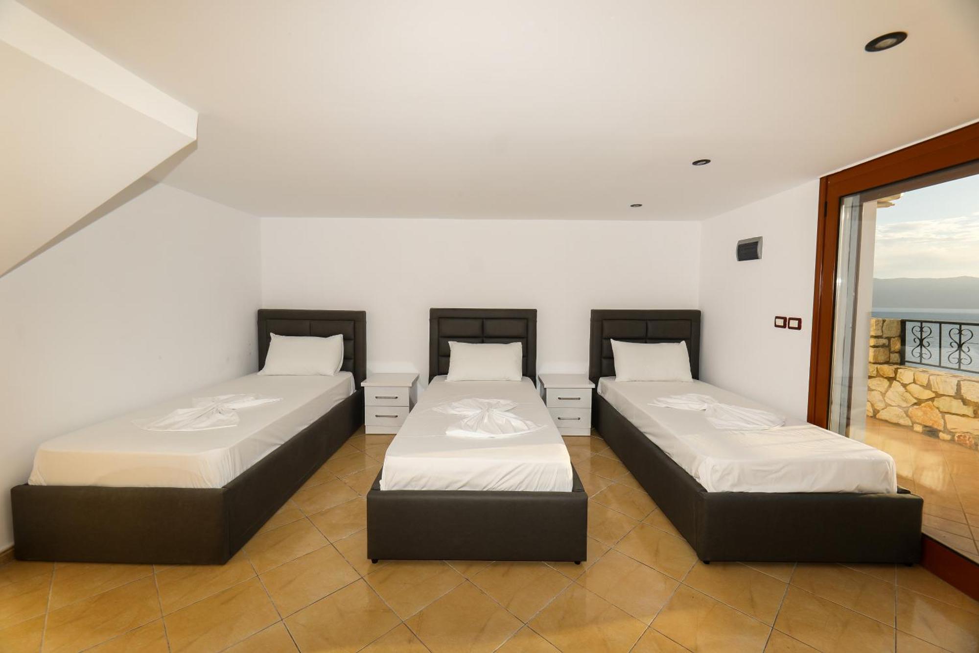Vila Dena Vlore Luaran gambar