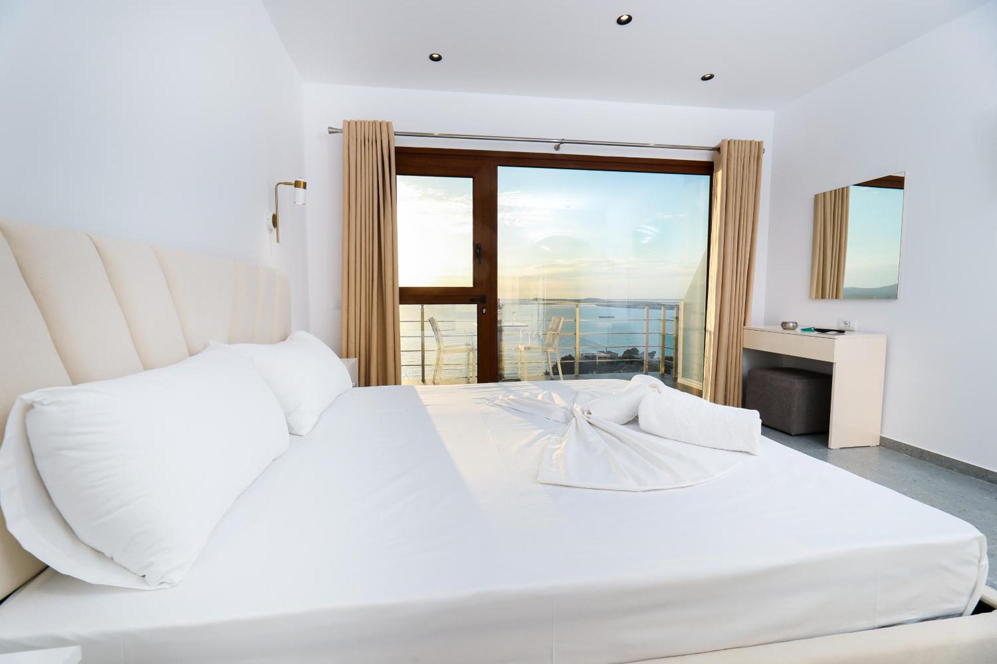 Vila Dena Vlore Luaran gambar