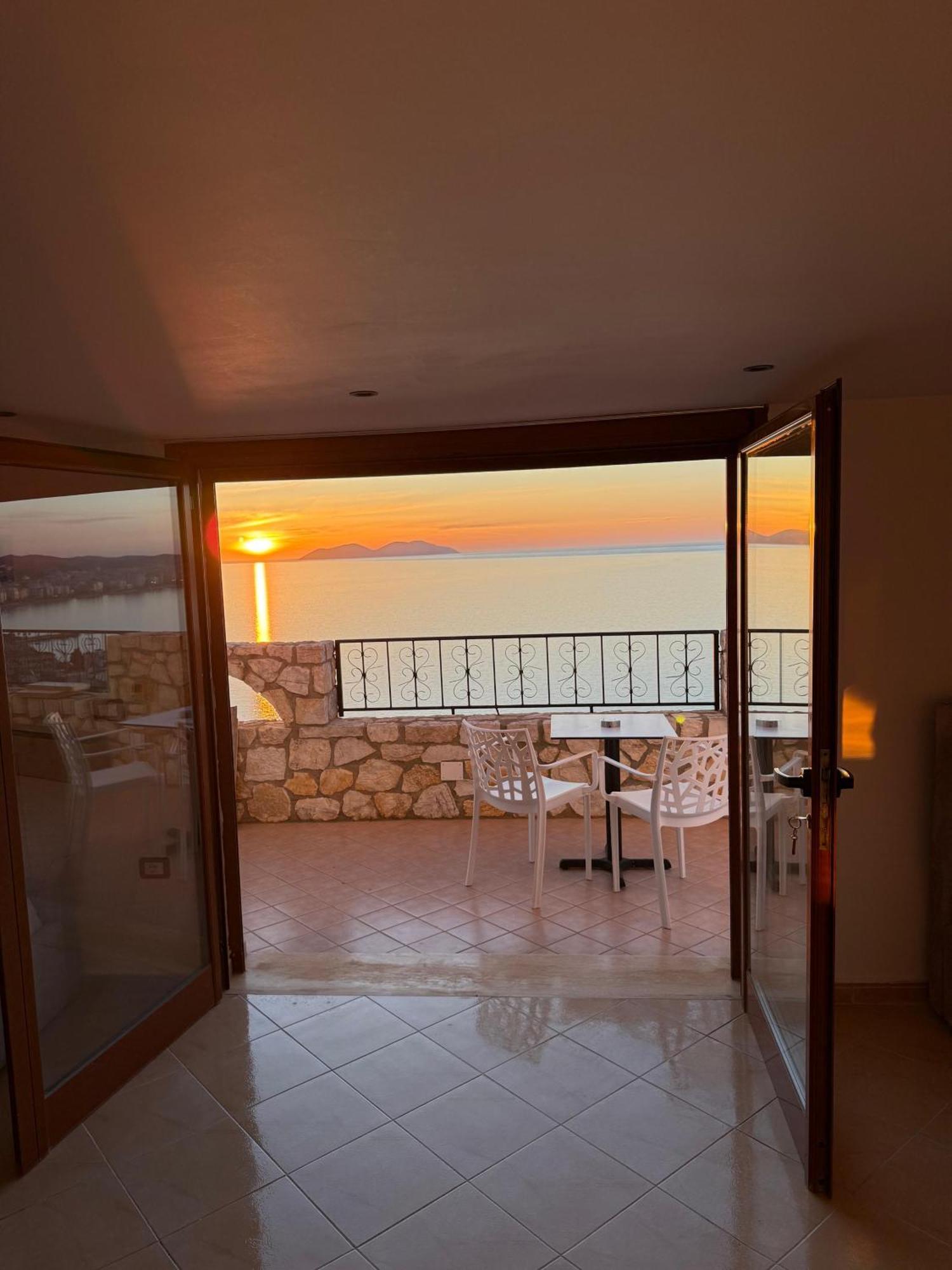 Vila Dena Vlore Luaran gambar