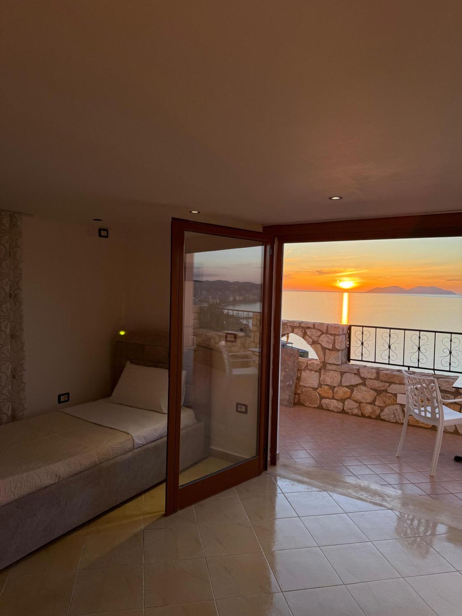 Vila Dena Vlore Luaran gambar