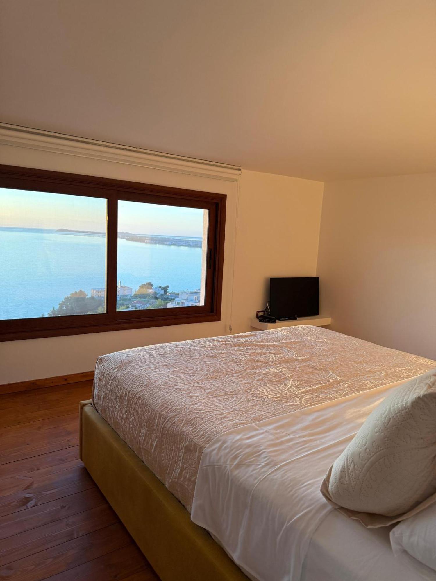 Vila Dena Vlore Luaran gambar