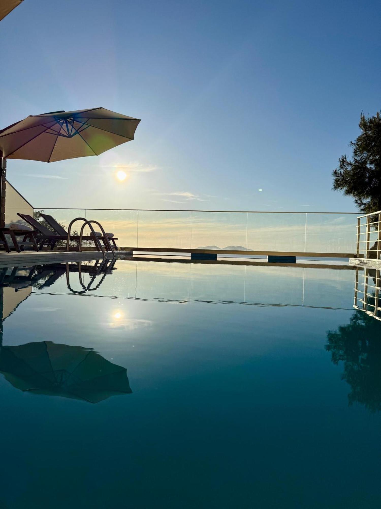 Vila Dena Vlore Luaran gambar